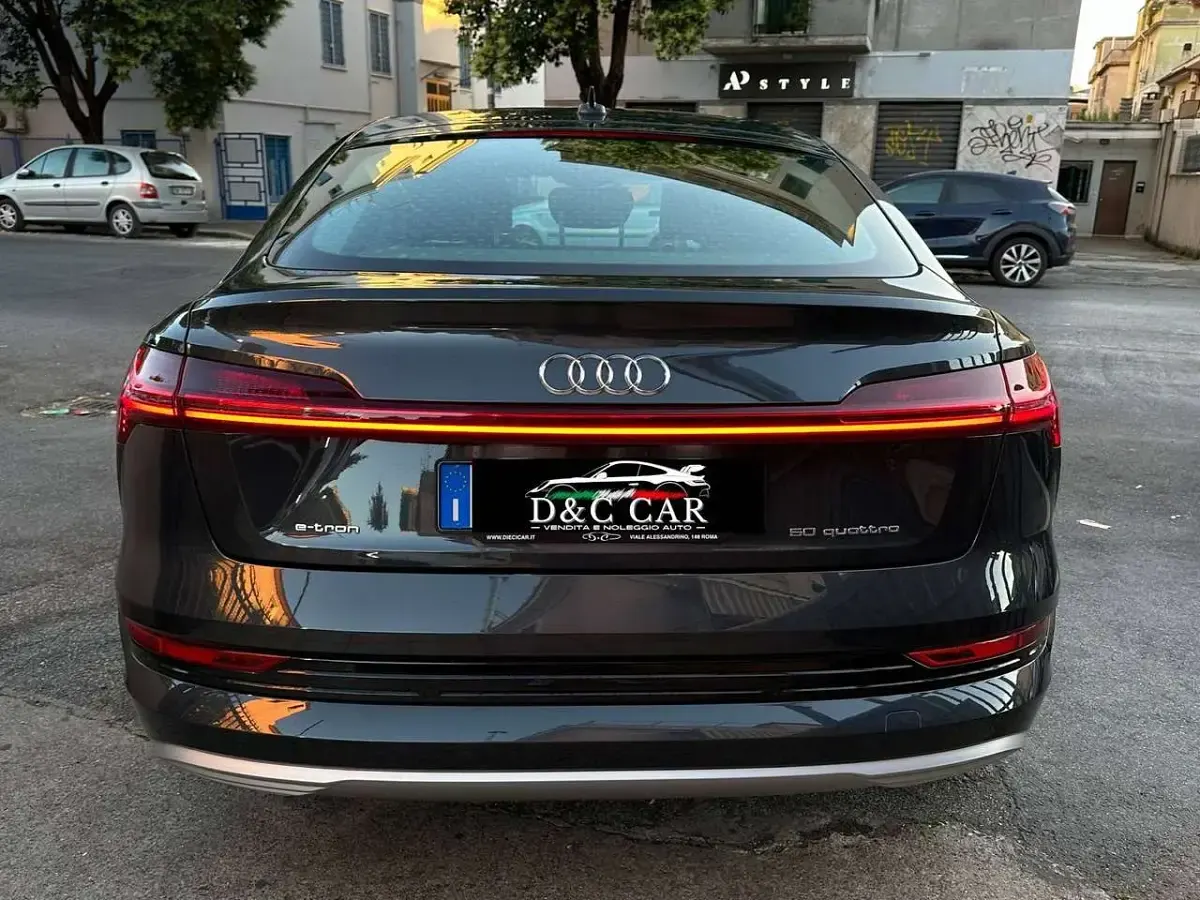 Usata Audi e-tron Ambiente 158 kW (215 CV) 2021 Grigio daytona SUV