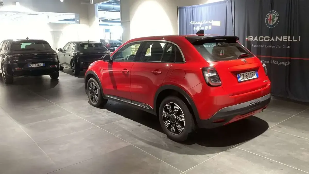 Usata Fiat 600 145 CV (106 kW) 2025 Rosso SUV