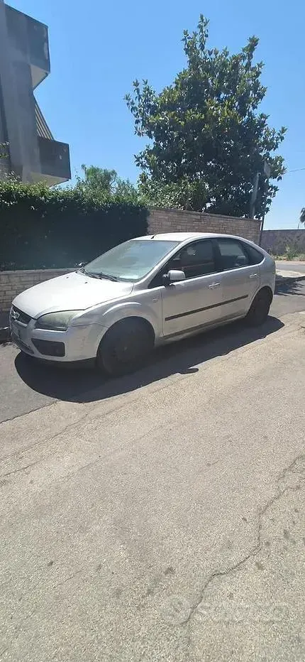 Usata Ford Focus 90 CV (66 kW) 2006 Grigio Berlina