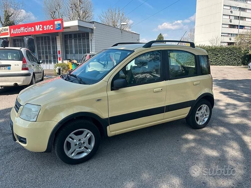 Usata Fiat Panda Climbing 59 CV (43 kW) 2008 Giallo Utilitaria