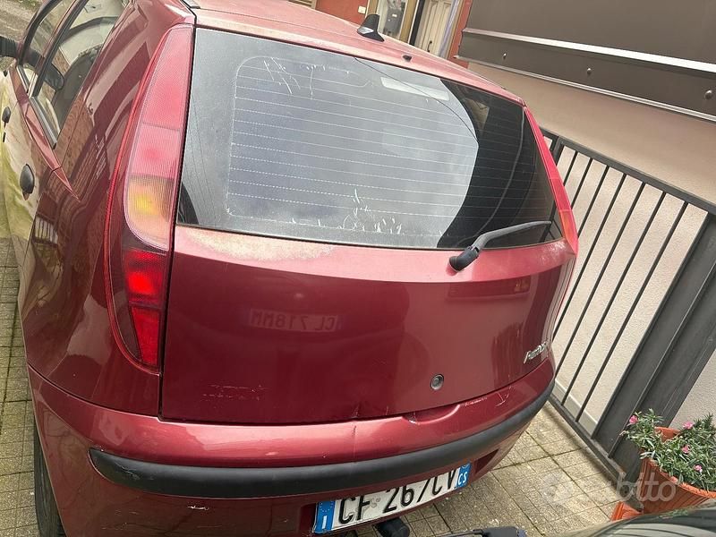 Usata Fiat Punto 60 CV (44 kW) 2003 Rosso Utilitaria