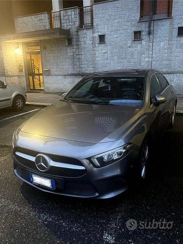 Usata Mercedes A180 116 CV (85 kW) 2020 Grigio Berlina
