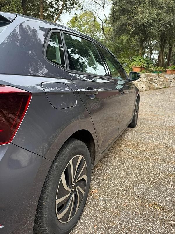 Usata VW Polo 95 CV (69 kW) 2022 Grigio Utilitaria