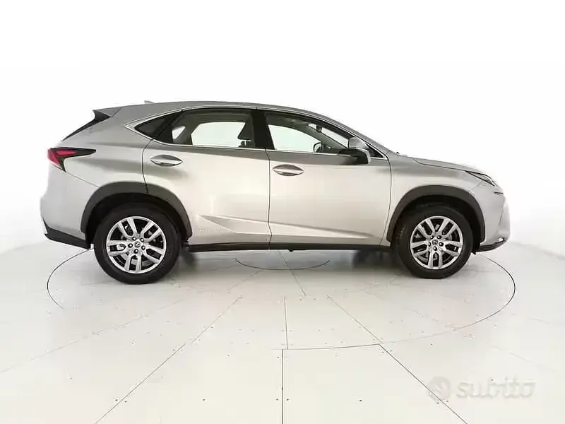 Usata Lexus NX300h 155 CV (114 kW) 2021 Grigio SUV