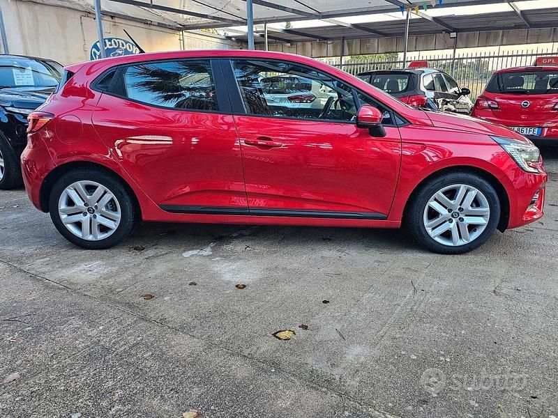 Usata Renault Clio V Business 101 CV (74 kW) 2022 Rosso Utilitaria