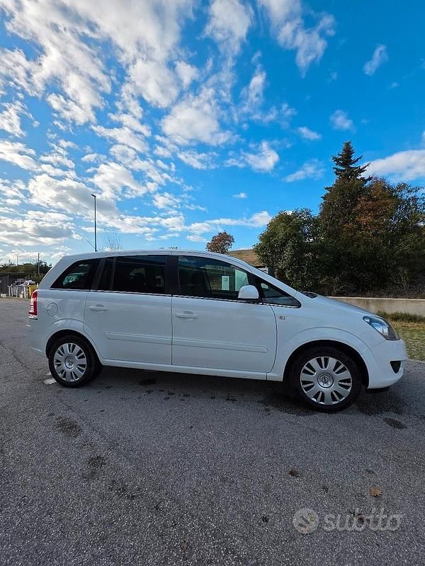 Usata Opel Zafira Edition 150 CV (110 kW) 2011 Bianco Monovolume
