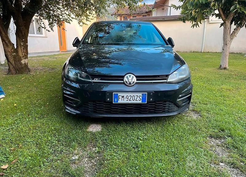 Nero Usata 2018 VW Golf R-line Berlina | 15.900 € (Buon prezzo) - Immagine 1/4