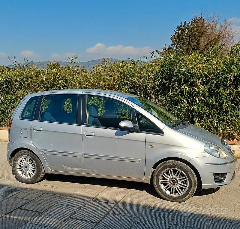 Usata Lancia Musa 69 CV (50 kW) 2010 Grigio Monovolume
