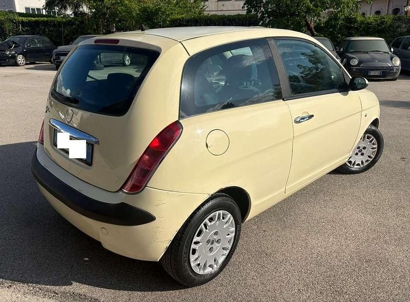 Usata Lancia Ypsilon 80 CV (58 kW) 2005 Giallo Utilitaria