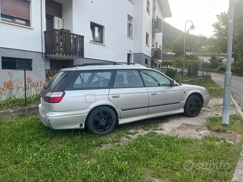 Usata Subaru Legacy 156 CV (114 kW) 2000 Grigio Station wagon