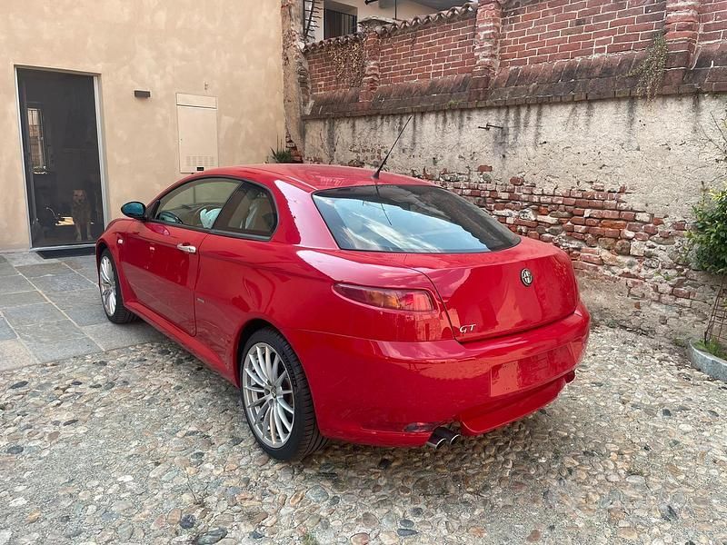 Usata Alfa Romeo GT Distinctive 241 CV (177 kW) 2005 Rosso Coupé