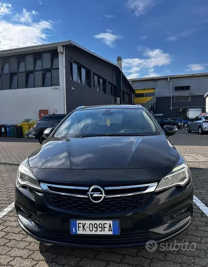 Usata Opel Astra Innovation 110 CV (80 kW) 2017 Nero Station wagon