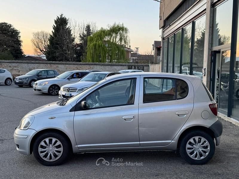 Usata Toyota Yaris 69 CV (50 kW) 2007 Grigio Utilitaria