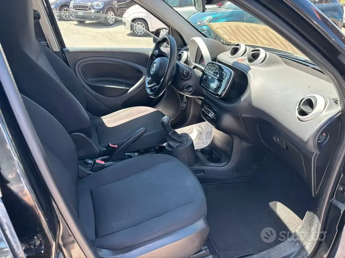Usata Smart ForFour 71 CV (52 kW) 2018 Nero Utilitaria