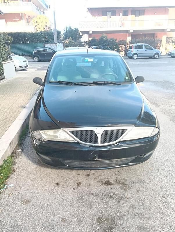 Begagnad Lancia Ypsilon 86 HK (63 kW) 2001 Svart Halvkombi