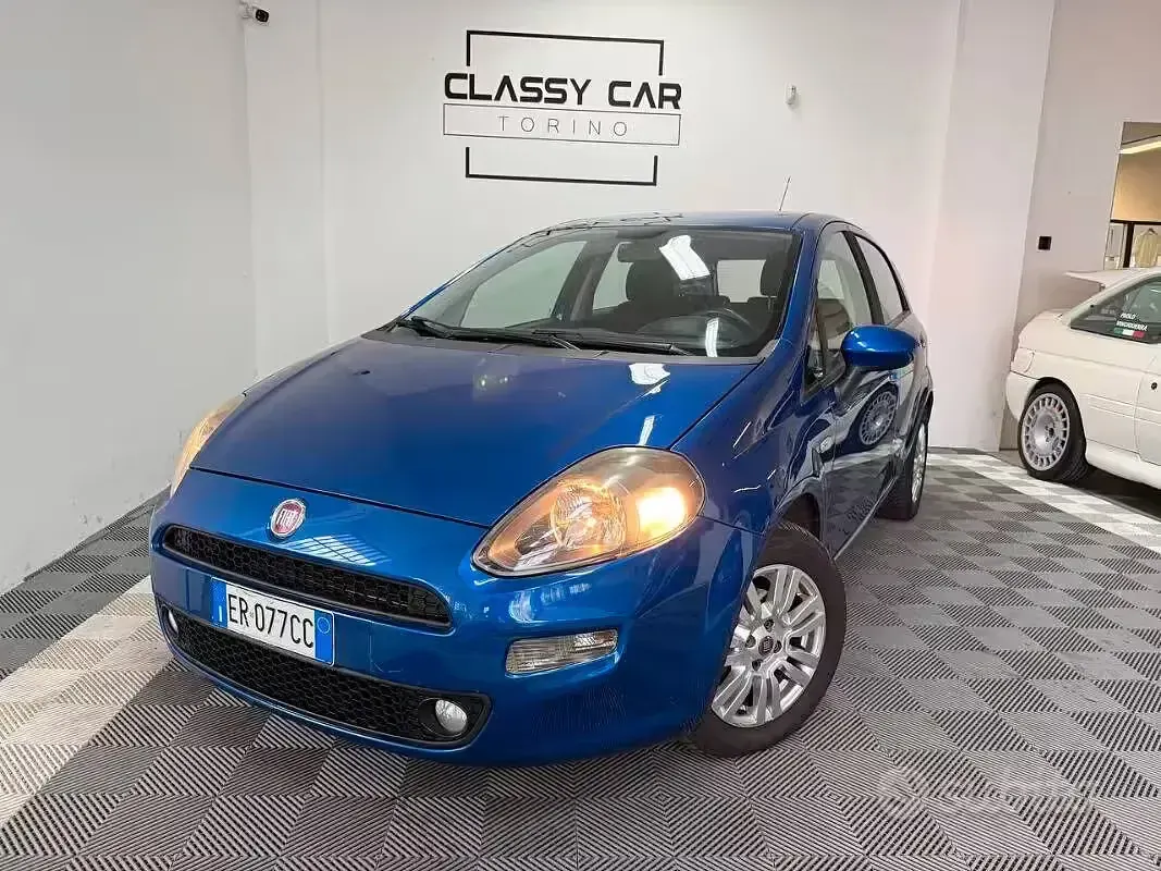 Usata Fiat Punto Lounge 77 CV (56 kW) 2013 Blu/azzurro Utilitaria