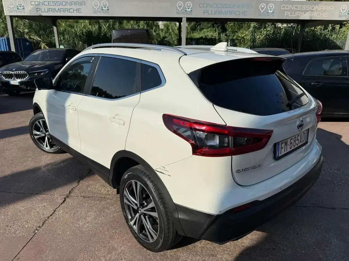 Usata Nissan Qashqai Tekna 110 CV (80 kW) 2017 Bianco SUV