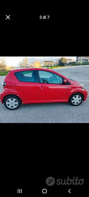 Usata Toyota Aygo 68 CV (50 kW) 2010 Rosso Utilitaria
