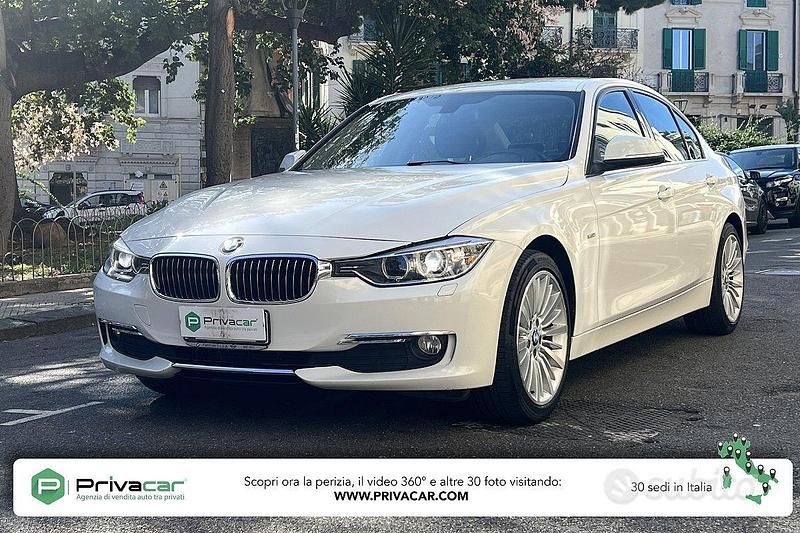 Bianco Usata 2014 BMW 318 Luxury Line Tre volumi | 12.400 € (Buon prezzo) - Immagine 1/4