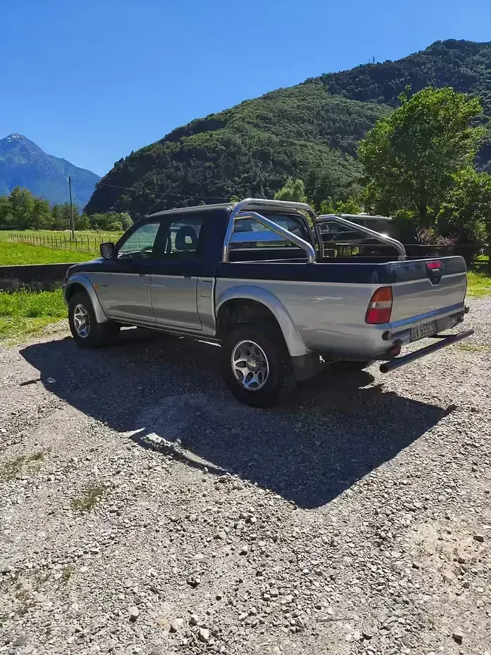 Usata Mitsubishi L200 115 CV (84 kW) 2001 Grigio Pick-up