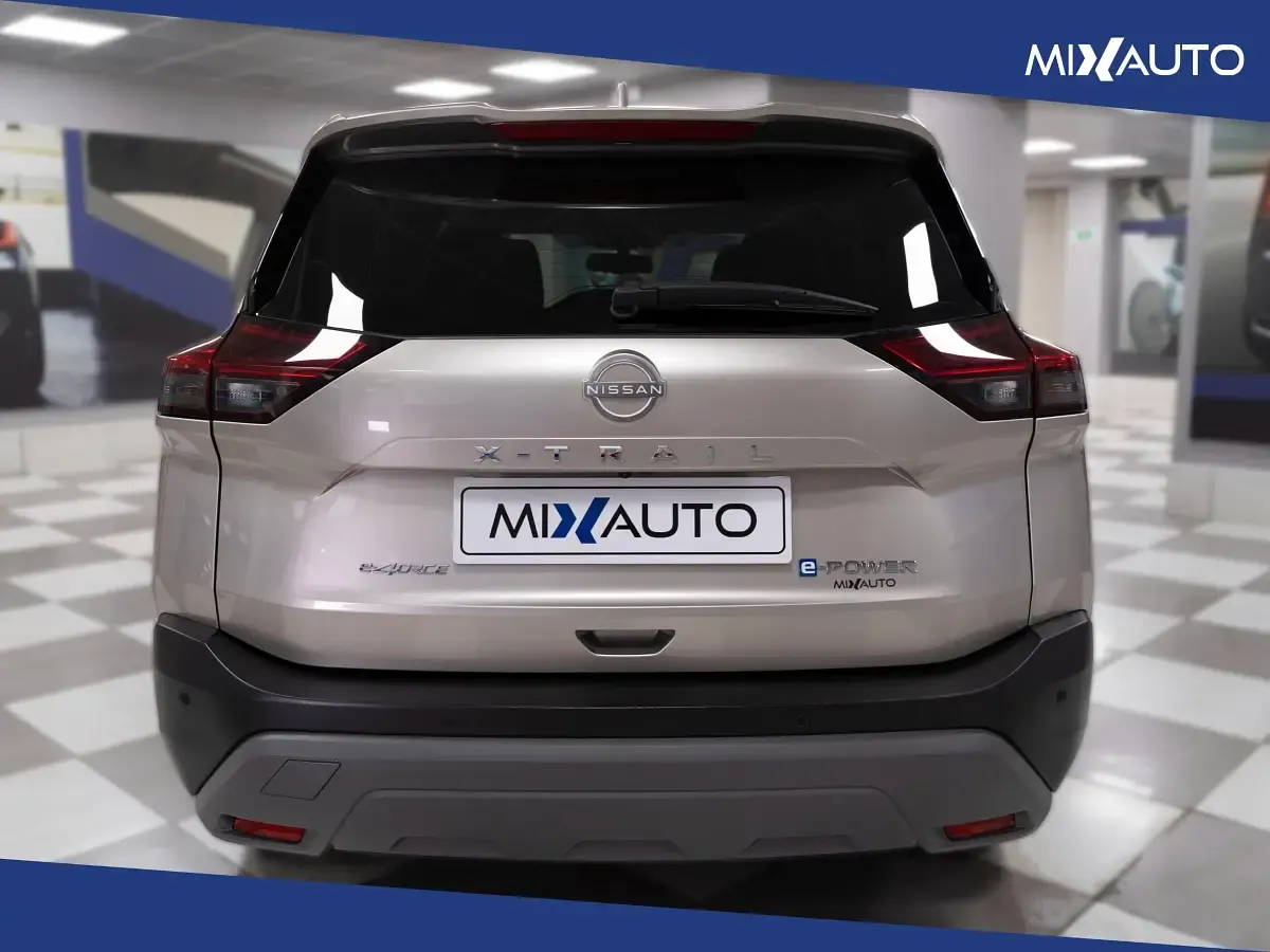 Käytetty Nissan X-Trail N-Connecta 213 HP (156 kW) 2025 Harmaa Katumaasturi