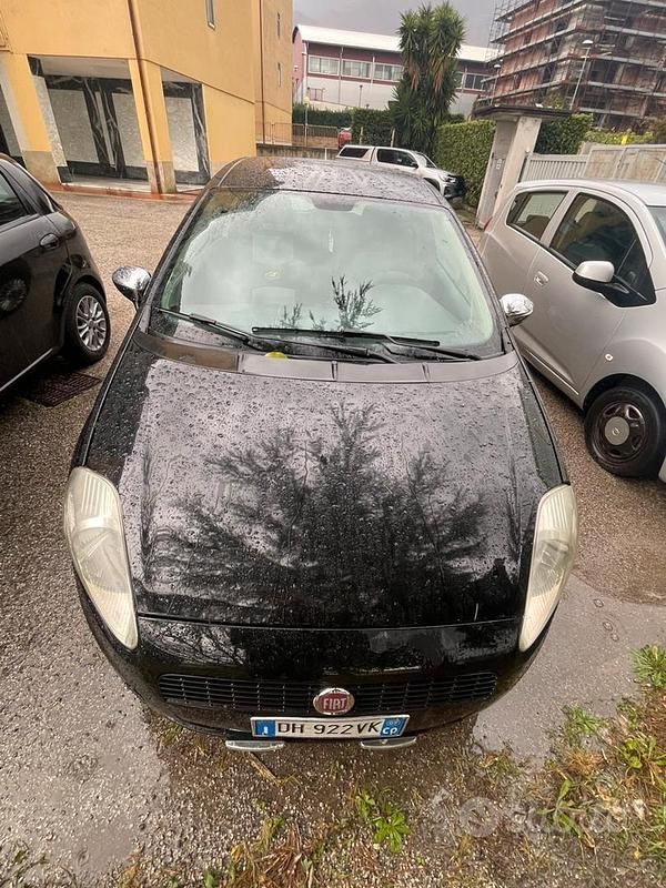 Usata Fiat Grande Punto Dynamic 90 CV (66 kW) 2007 Nero Utilitaria