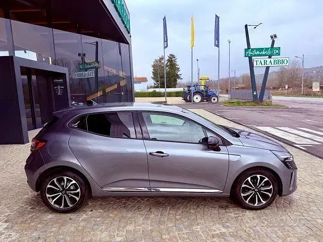 Usata Renault Clio V Techno 90 CV (66 kW) 2025 Grigio scuro Berlina