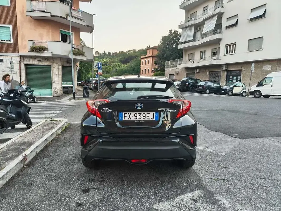 Usata Toyota C-HR Lounge 98 CV (72 kW) 2019 Nero SUV