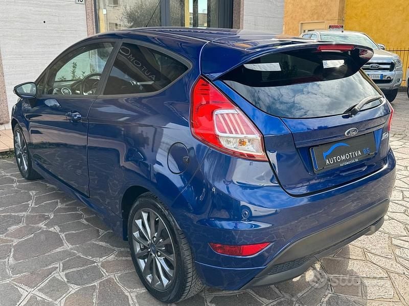 Usata Ford Fiesta ST-Line 75 CV (55 kW) 2017 Blu/azzurro Utilitaria