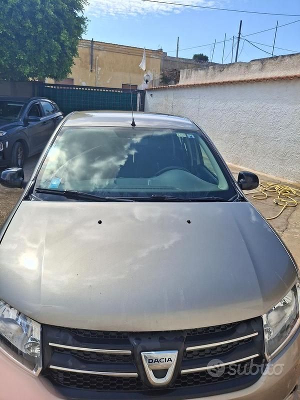 Usata 2015 Dacia Sandero Due volumi | 3800 € - Immagine 1/4