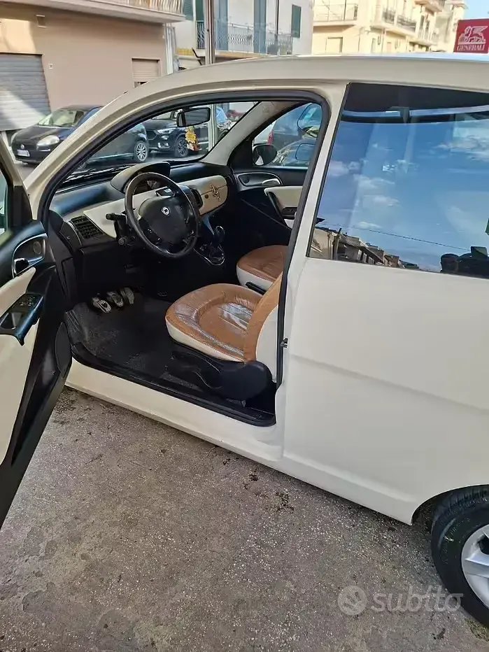 Usata Lancia Ypsilon 70 CV (51 kW) 2004 Giallo Utilitaria