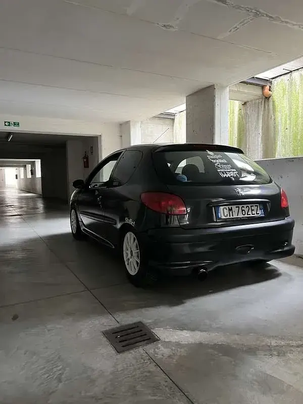 Usata Peugeot 206 68 CV (50 kW) 2004 Berlina