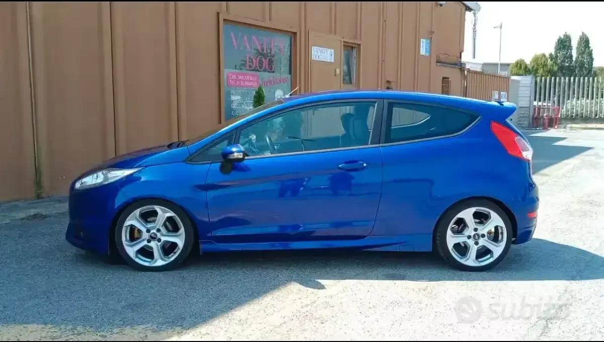 Usata Ford Fiesta ST 182 CV (133 kW) 2014 Bluazzurro Utilitaria