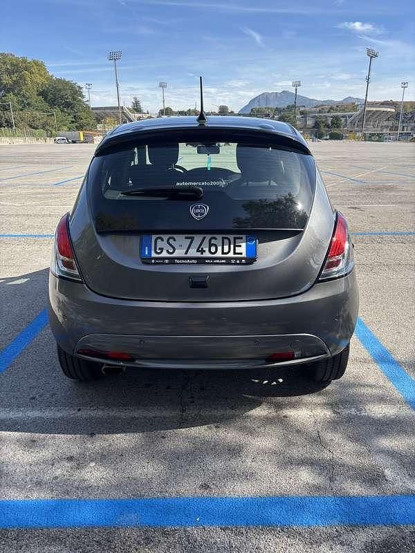 Usata Lancia Ypsilon S 69 CV (50 kW) 2024 Grigio Utilitaria