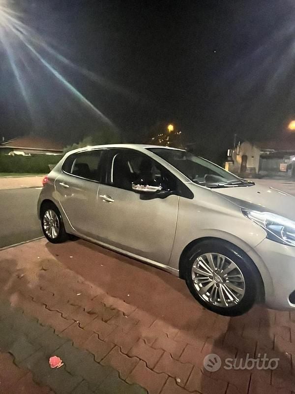 Usata Peugeot 208 75 CV (55 kW) 2017 Grigio Utilitaria