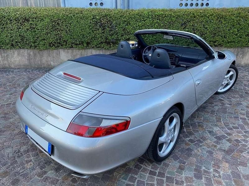 Usata Porsche 911 Carrera 4 Cabriolet 320 CV (235 kW) 2002 Grigio Cabrio