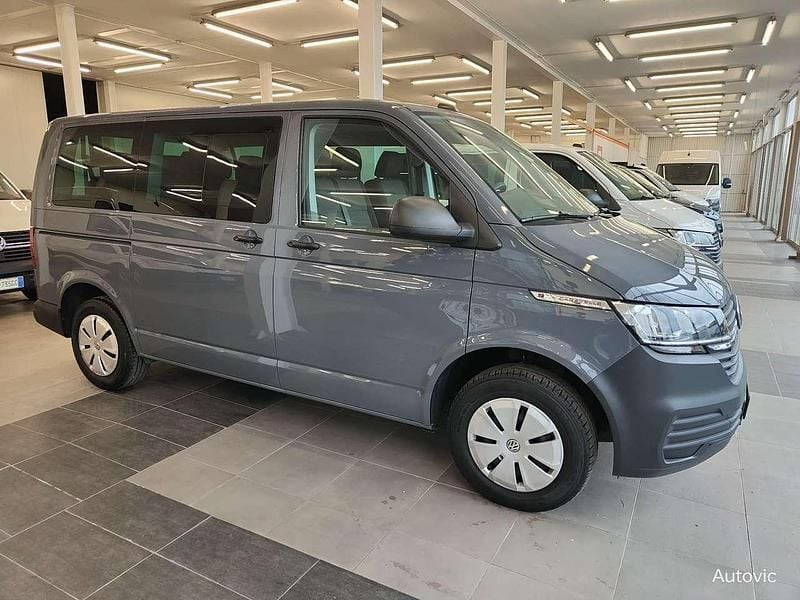 Usata VW Caravelle Trendline 110 CV (80 kW) 2023 Grigio Furgone