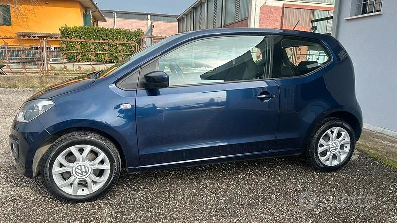 Usata VW up! 2014 Blu Utilitaria