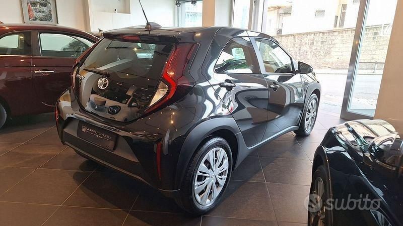 Usata Toyota Aygo X Active 72 CV (52 kW) 2022 Nero SUV
