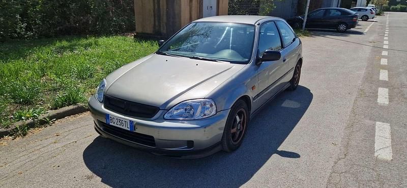 Usata Honda Civic S 90 CV (66 kW) 2000 Grigio Berlina