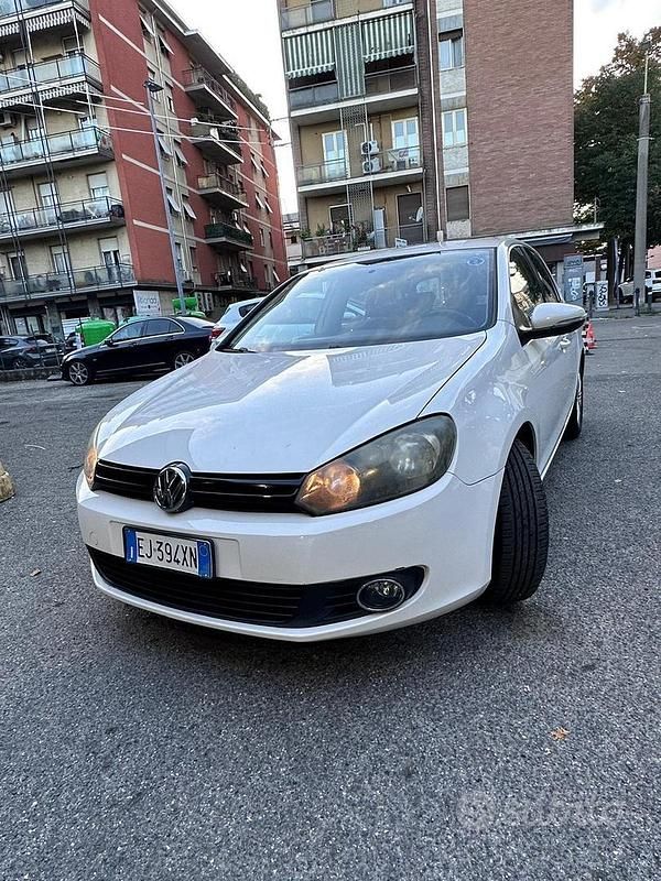 Usata VW Golf VI 105 CV (77 kW) 2010 Bianco Utilitaria