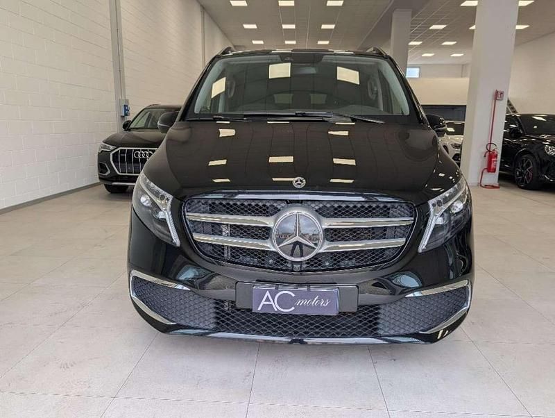 Usata Mercedes V250 Premium 190 CV (139 kW) 2023 Nero Monovolume
