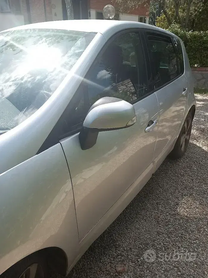 Usata Renault Scénic III 110 CV (80 kW) 2013 Grigio Monovolume