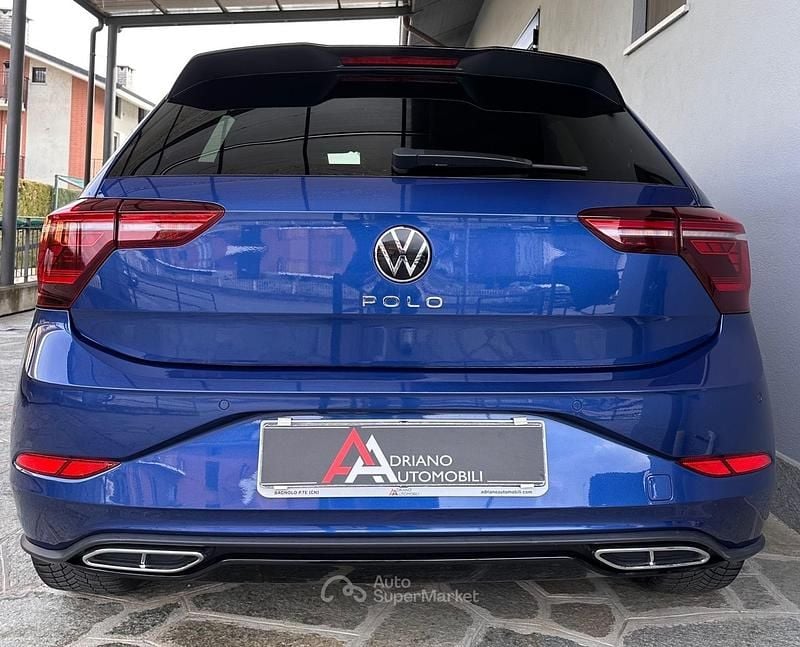 Usata VW Polo R-line 110 CV (80 kW) 2023 Blu Utilitaria