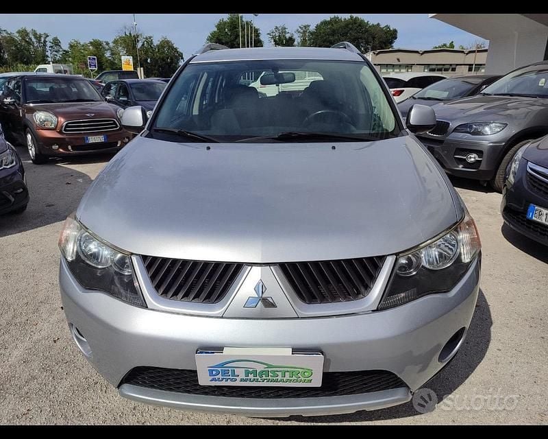 Usata Mitsubishi Outlander Invite 140 CV (102 kW) 2008 Grigio(met.) SUV
