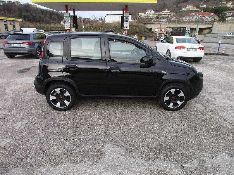 Usata Fiat Panda Cross Cross 69 CV (50 kW) 2023 Nero Utilitaria