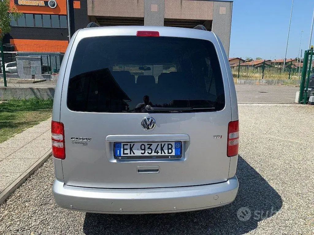 Usata VW Caddy Comfortline 102 CV (75 kW) 2011 Grigio Monovolume
