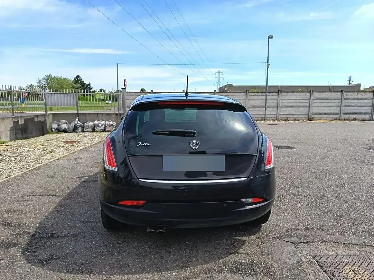 Usata Lancia Delta 105 CV (77 kW) 2014 Nero Utilitaria