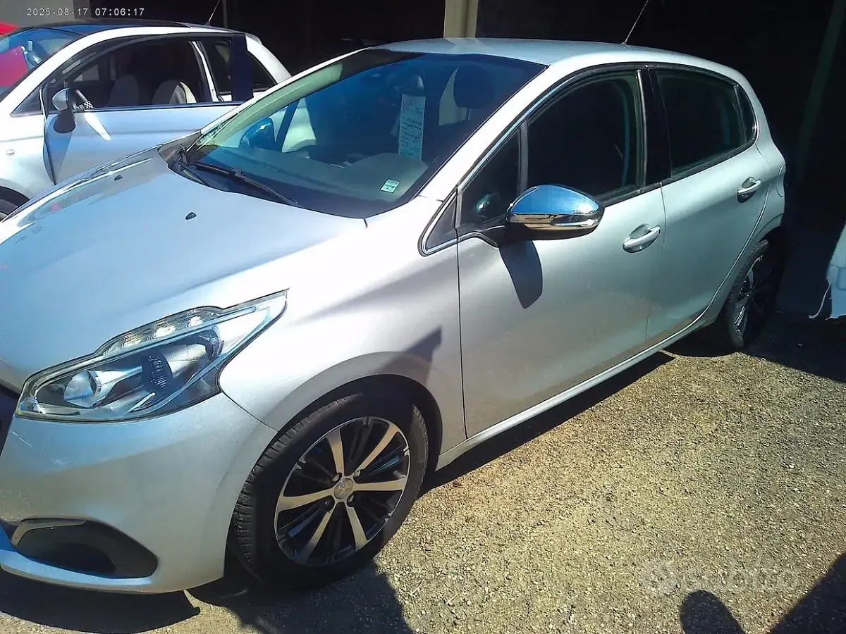 Usata Peugeot 208 Allure 75 CV (55 kW) 2017 Grigio Utilitaria