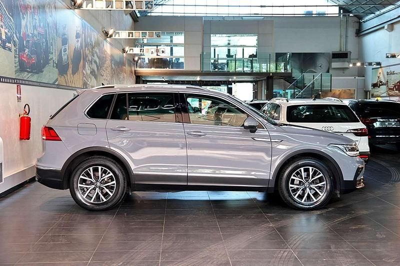Usata VW Tiguan Life 131 CV (96 kW) 2022 Grigio SUV